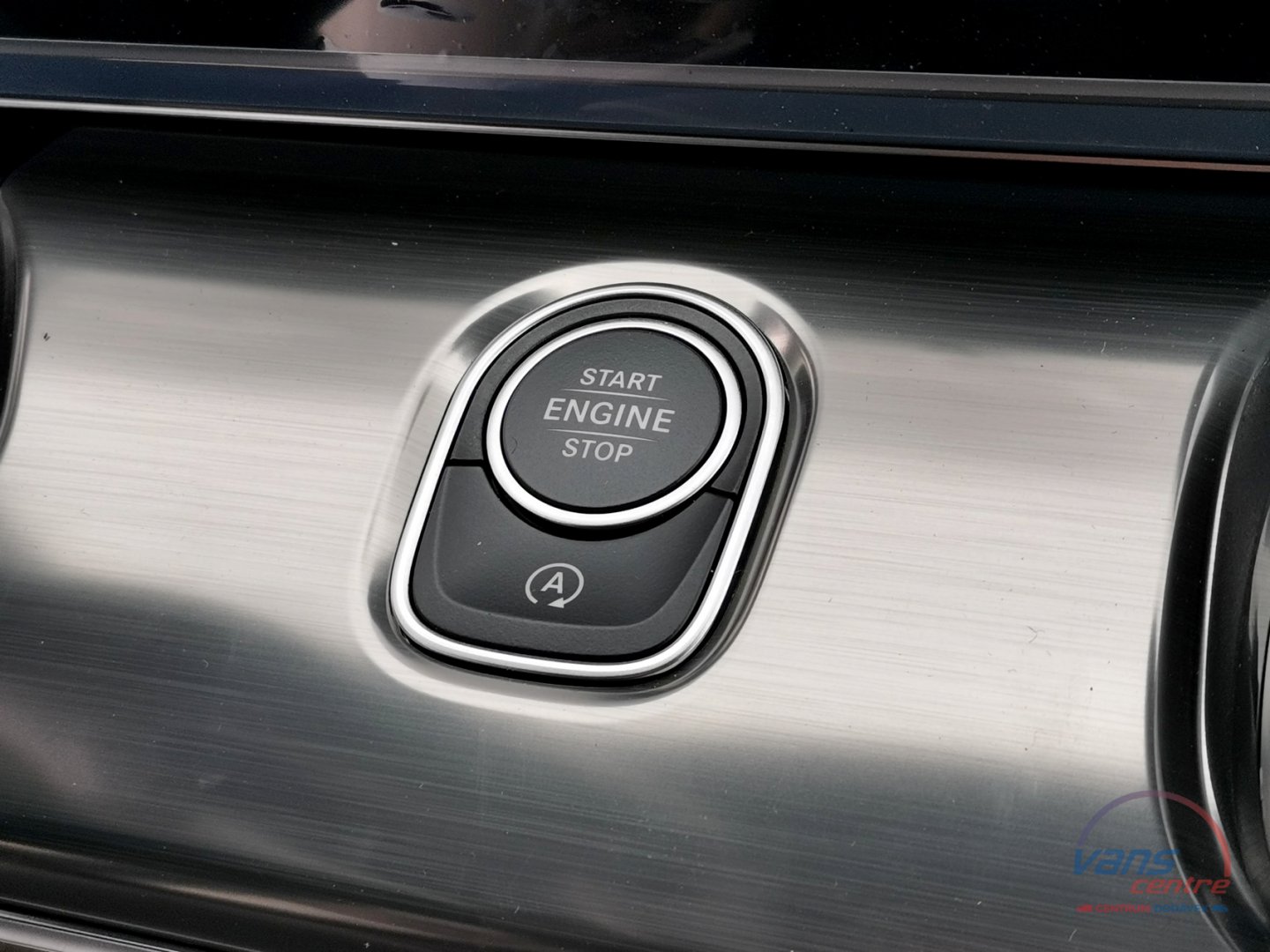 Mercedes-Benz V300 D 4MATIC/ AMG/ EXCLUSIVE/ 7 MÍST/ PANORAMA