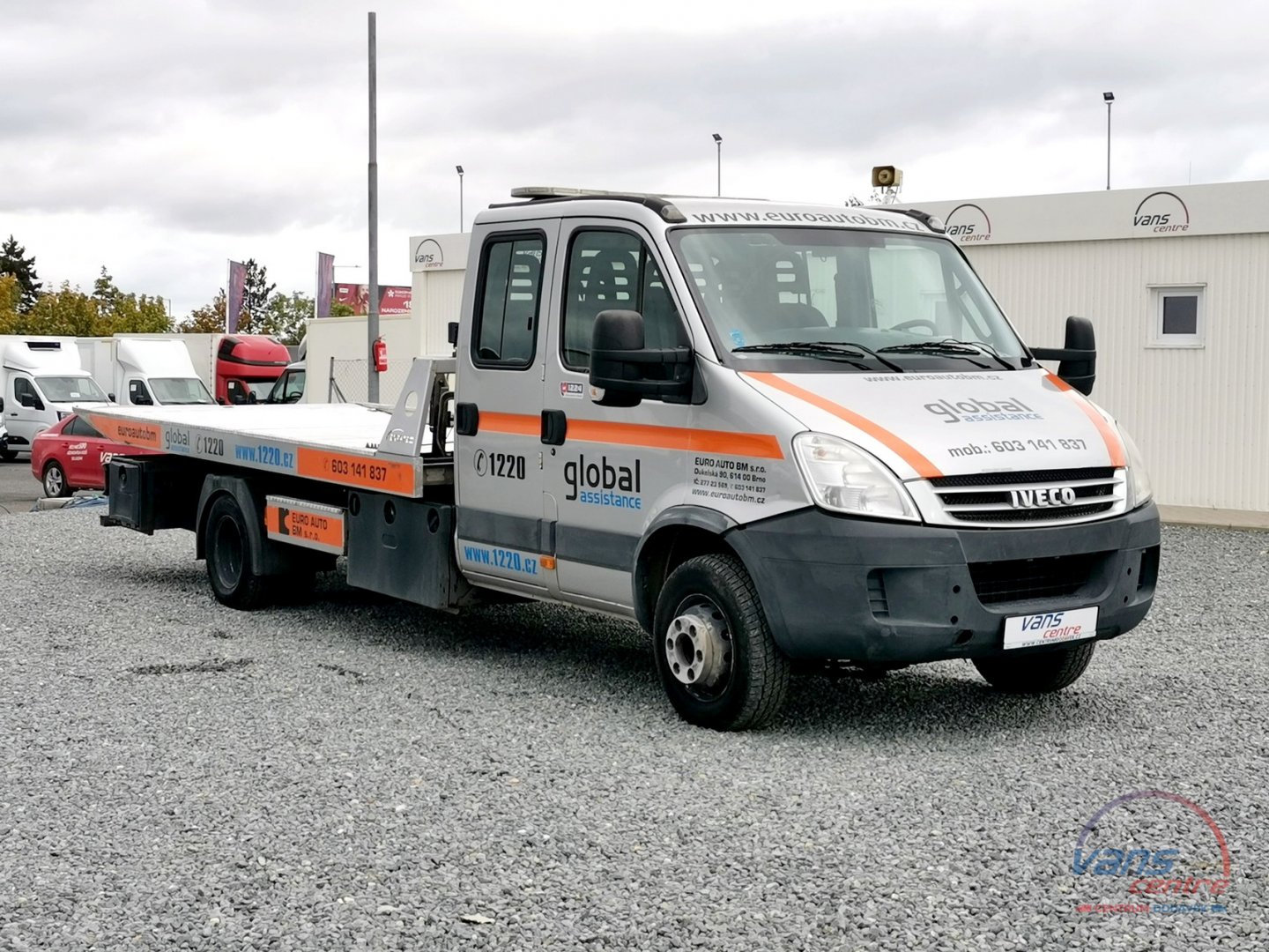 Iveco DAILY 65C18 ODTAHOVKA/ 7 MÍST/ NAVIJÁK/ TAŽNÉ 3,5T