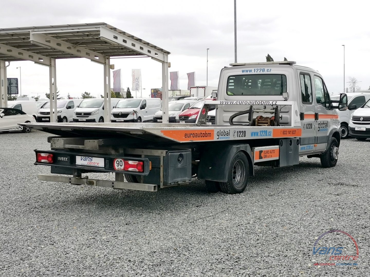 Iveco DAILY 65C18 ODTAHOVKA/ 7 MÍST/ NAVIJÁK/ TAŽNÉ 3,5T
