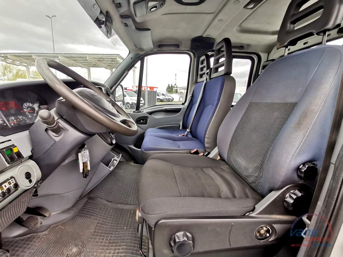 Iveco DAILY 65C18 ODTAHOVKA/ 7 MÍST/ NAVIJÁK/ TAŽNÉ 3,5T