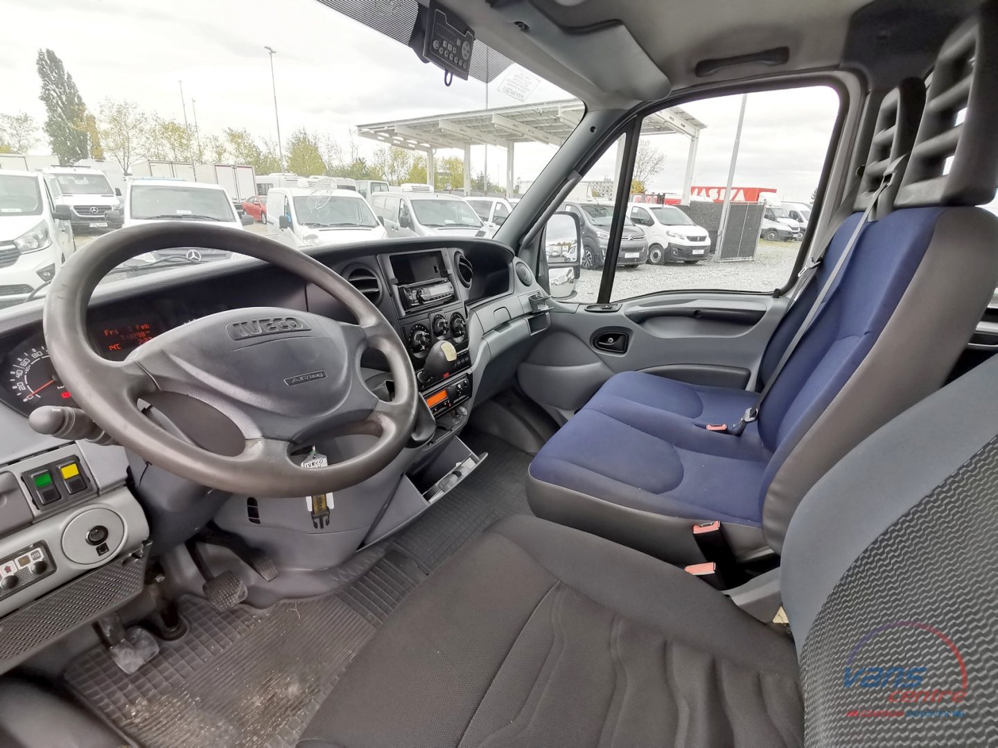 Iveco DAILY 65C18 ODTAHOVKA/ 7 MÍST/ NAVIJÁK/ TAŽNÉ 3,5T