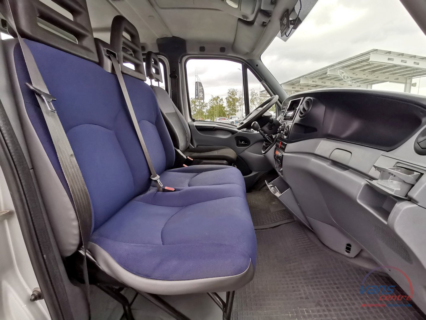 Iveco DAILY 65C18 ODTAHOVKA/ 7 MÍST/ NAVIJÁK/ TAŽNÉ 3,5T