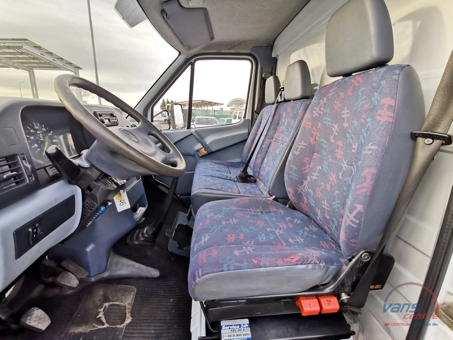 Mercedes-Benz SPRINTER 412D SKŘÍŇ 3,7M/ HYDR.ČELO/ 3,5T