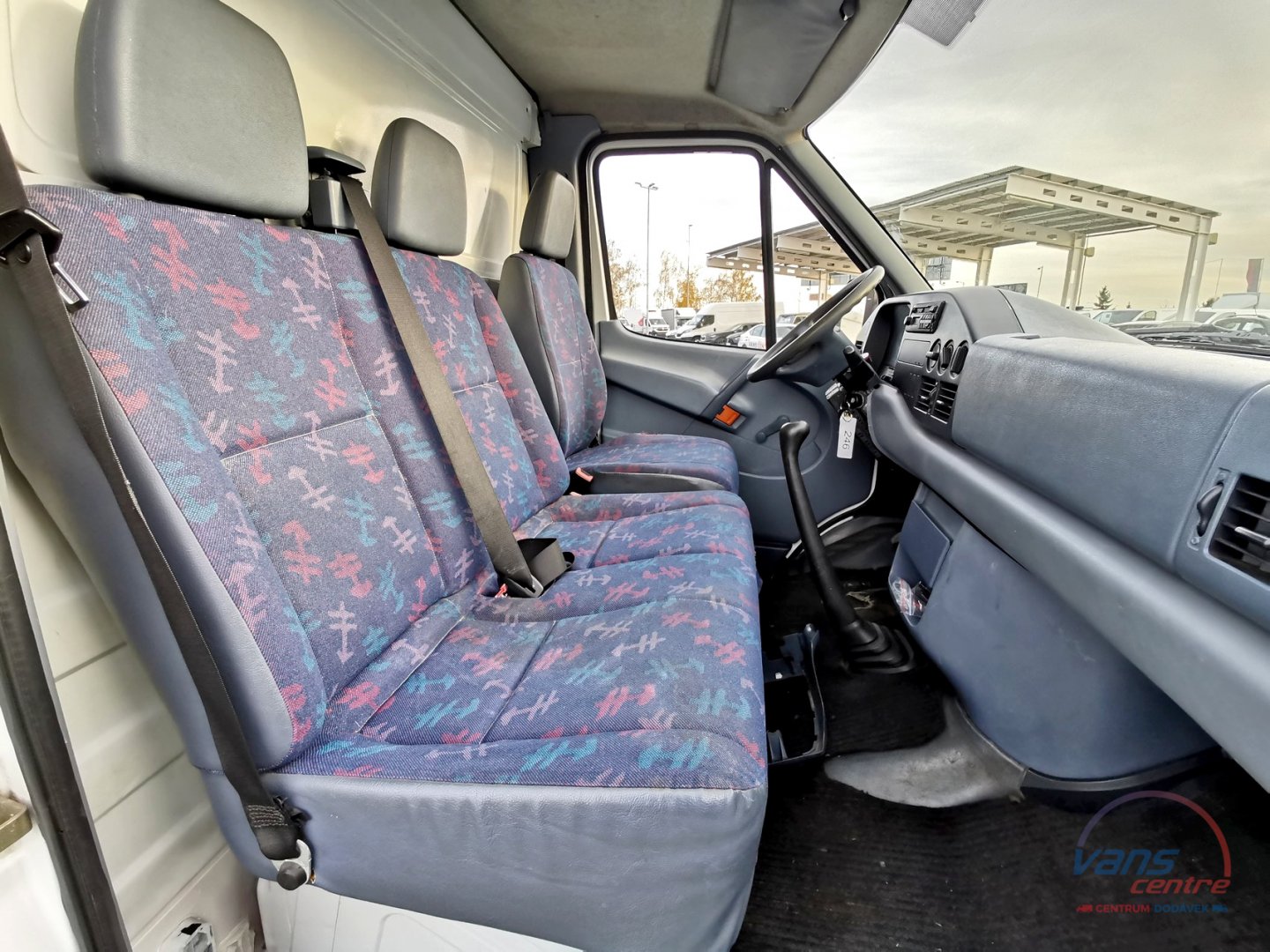 Mercedes-Benz SPRINTER 412D SKŘÍŇ 3,7M/ HYDR.ČELO/ 3,5T