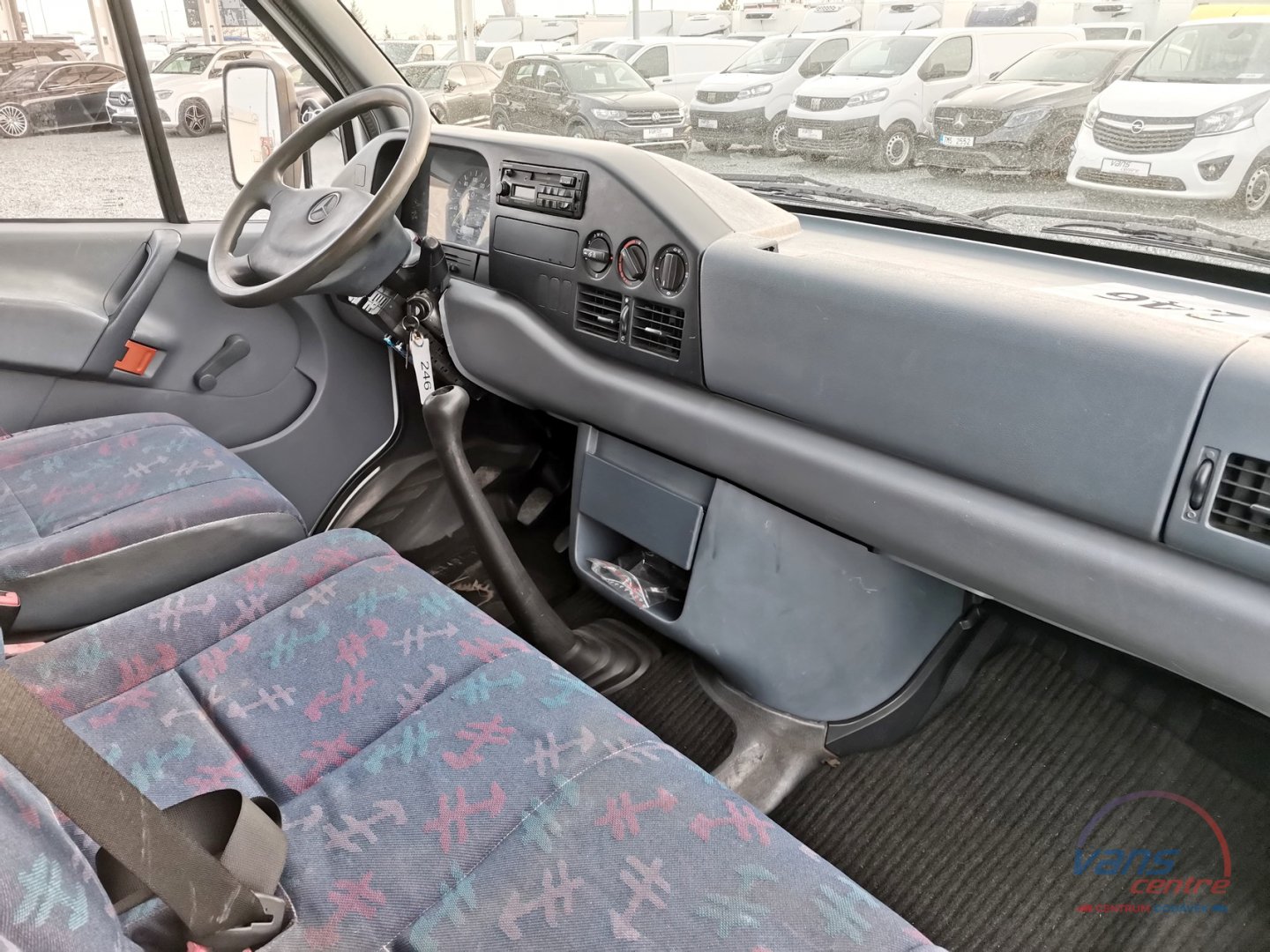 Mercedes-Benz SPRINTER 412D SKŘÍŇ 3,7M/ HYDR.ČELO/ 3,5T