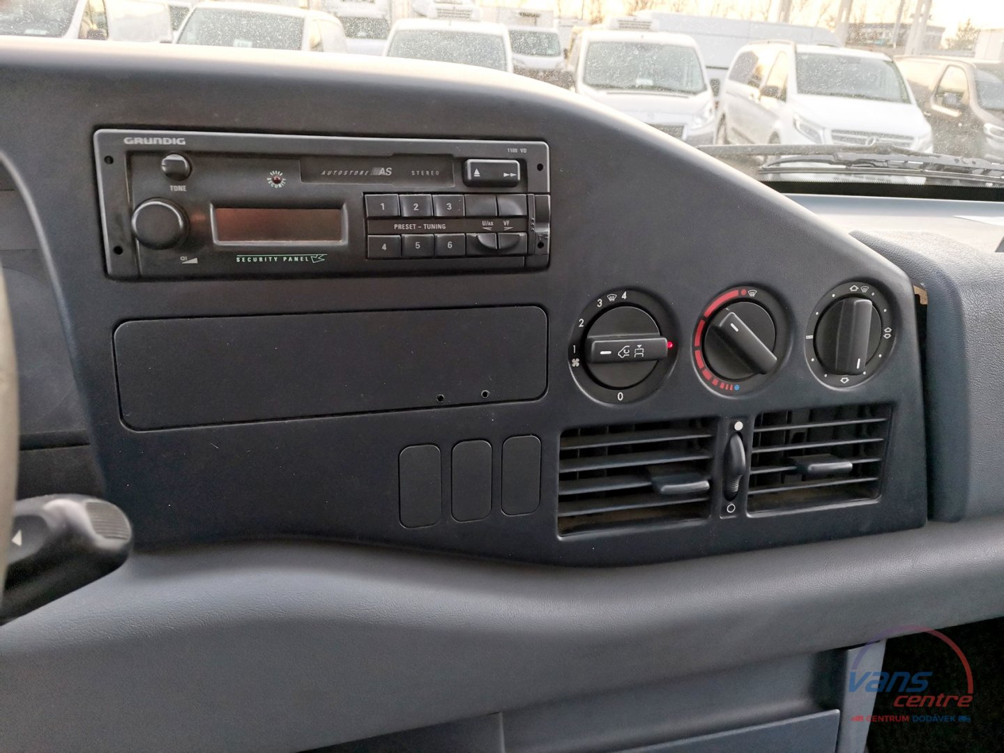 Mercedes-Benz SPRINTER 412D SKŘÍŇ 3,7M/ HYDR.ČELO/ 3,5T