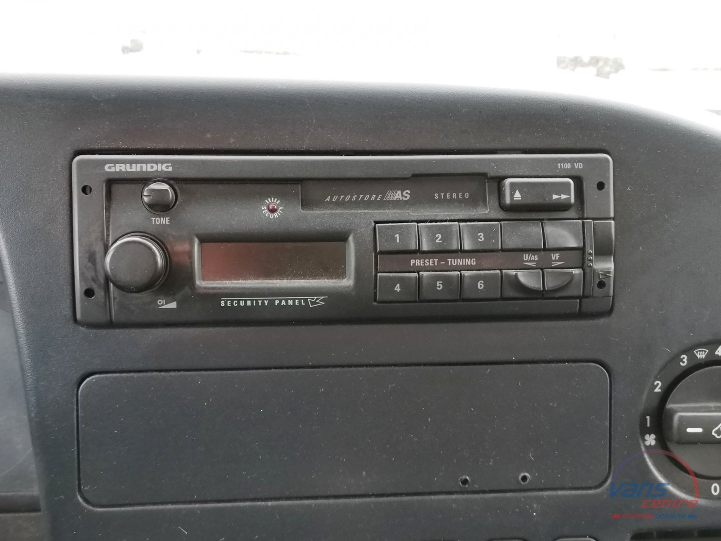 Mercedes-Benz SPRINTER 412D SKŘÍŇ 3,7M/ HYDR.ČELO/ 3,5T