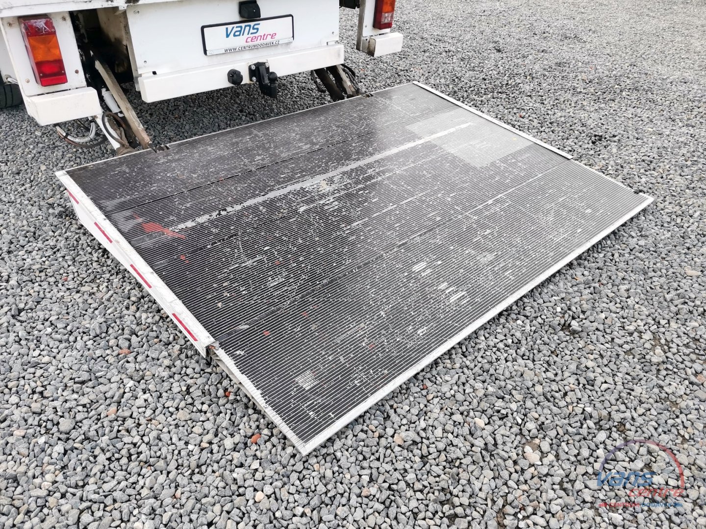 Mercedes-Benz SPRINTER 412D SKŘÍŇ 3,7M/ HYDR.ČELO/ 3,5T