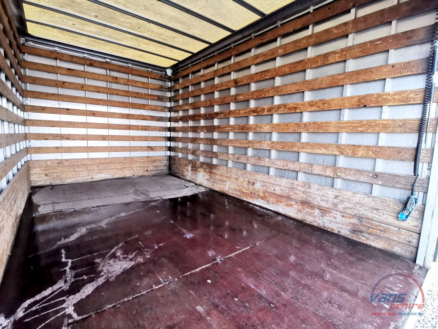 Mercedes-Benz SPRINTER 412D SKŘÍŇ 3,7M/ HYDR.ČELO/ 3,5T