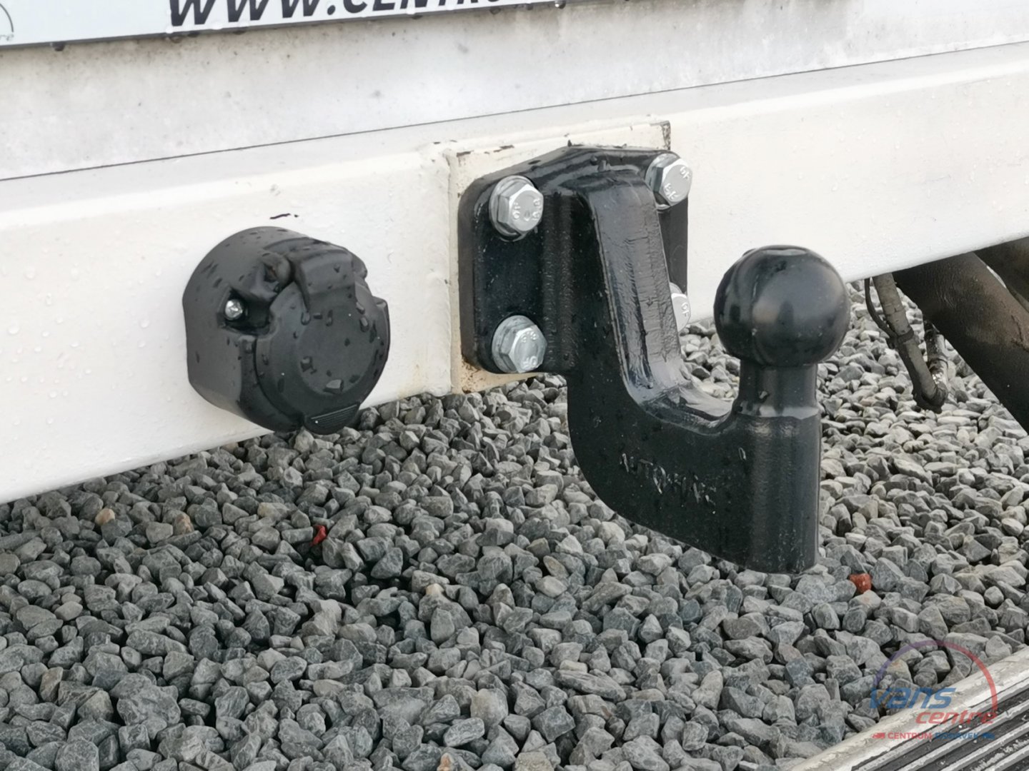 Mercedes-Benz SPRINTER 412D SKŘÍŇ 3,7M/ HYDR.ČELO/ 3,5T