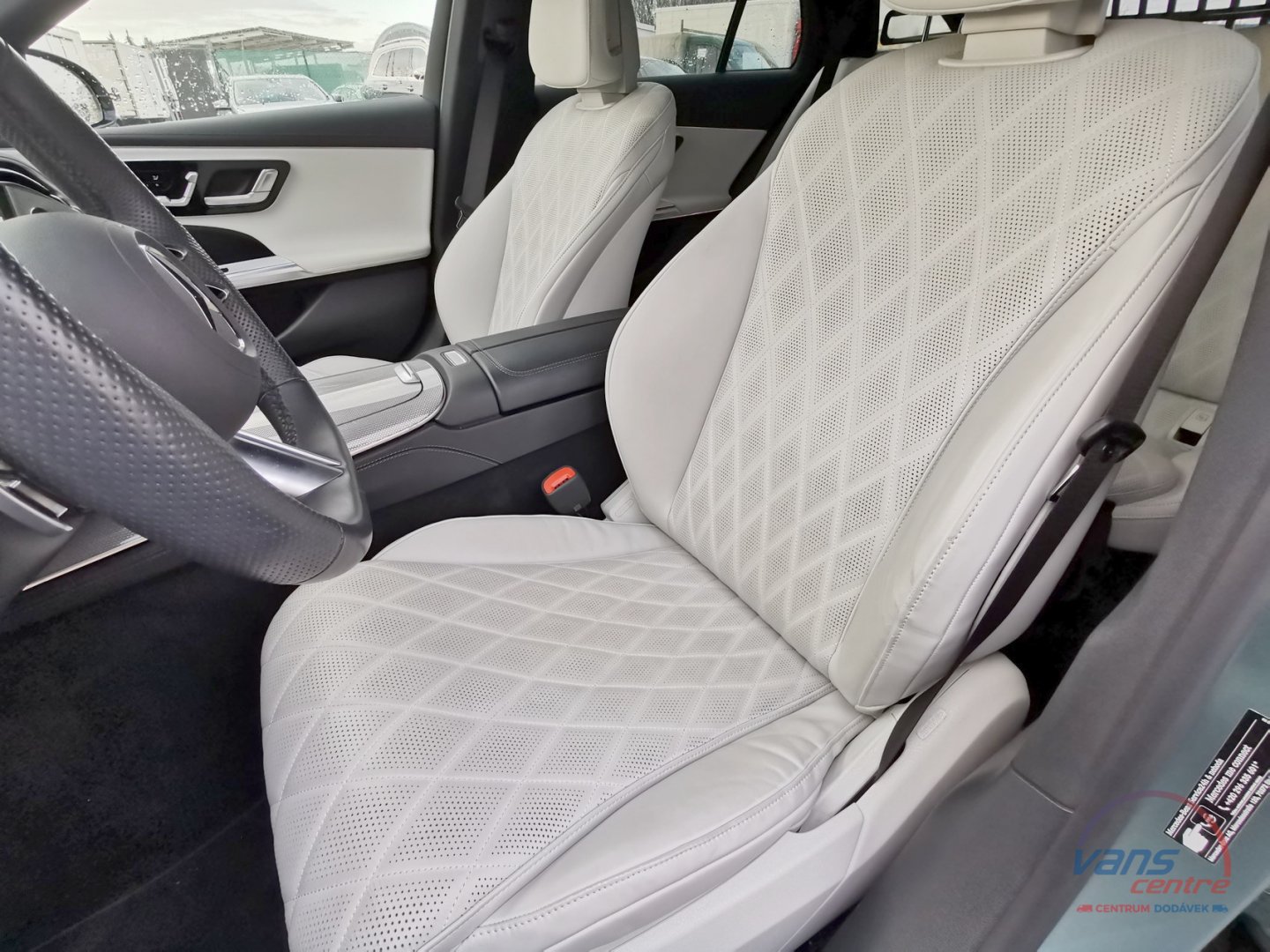 Mercedes-Benz E 300 DE 4MATIC T/ AMG/ TAŽNÉ/ ČR/ ZÁRUKA 