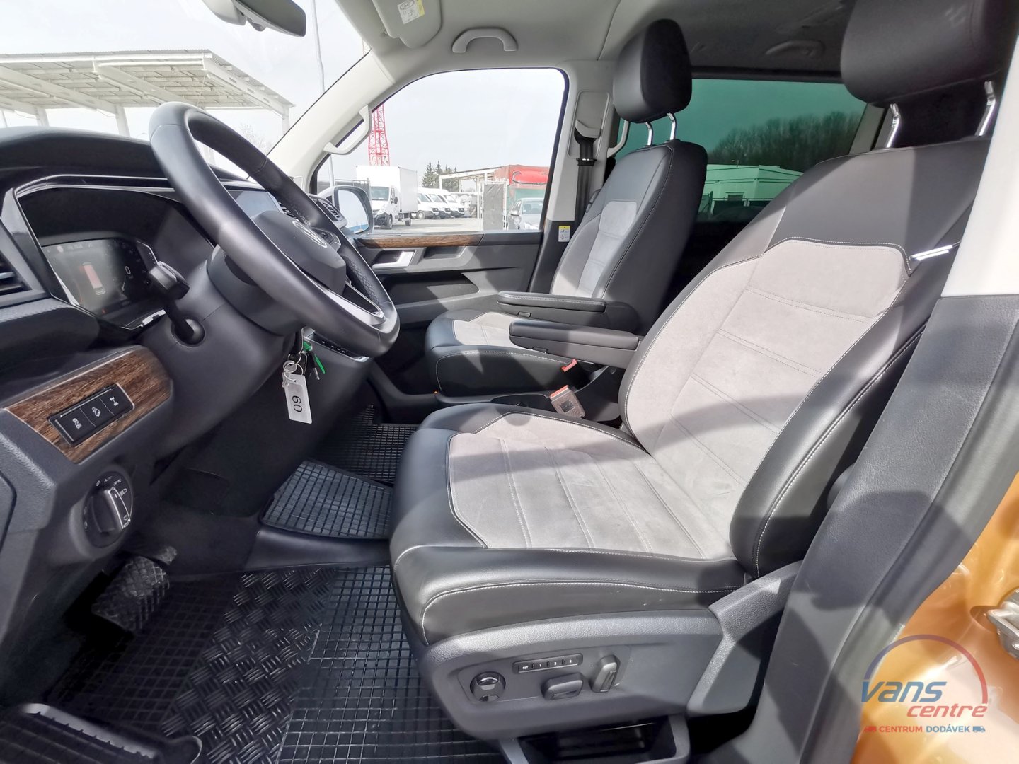 Volkswagen MULTIVAN 2.0TDI/150KW DSG/ 4 MOTION/ HIGHLINE/ ZÁRUKA