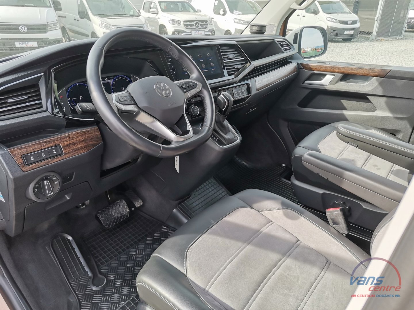 Volkswagen MULTIVAN 2.0TDI/150KW DSG/ 4 MOTION/ HIGHLINE/ ZÁRUKA