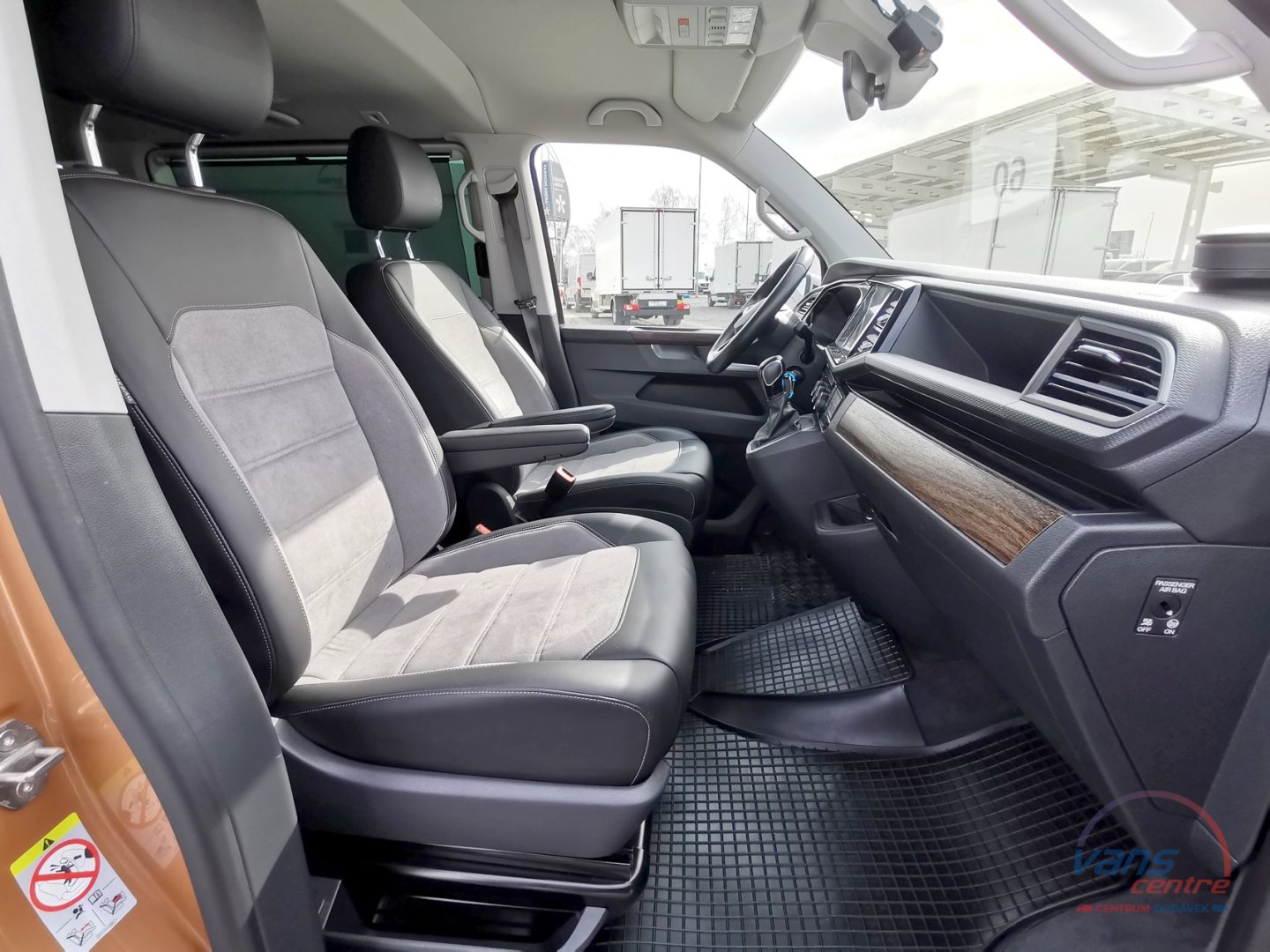 Volkswagen MULTIVAN 2.0TDI/150KW DSG/ 4 MOTION/ HIGHLINE/ ZÁRUKA