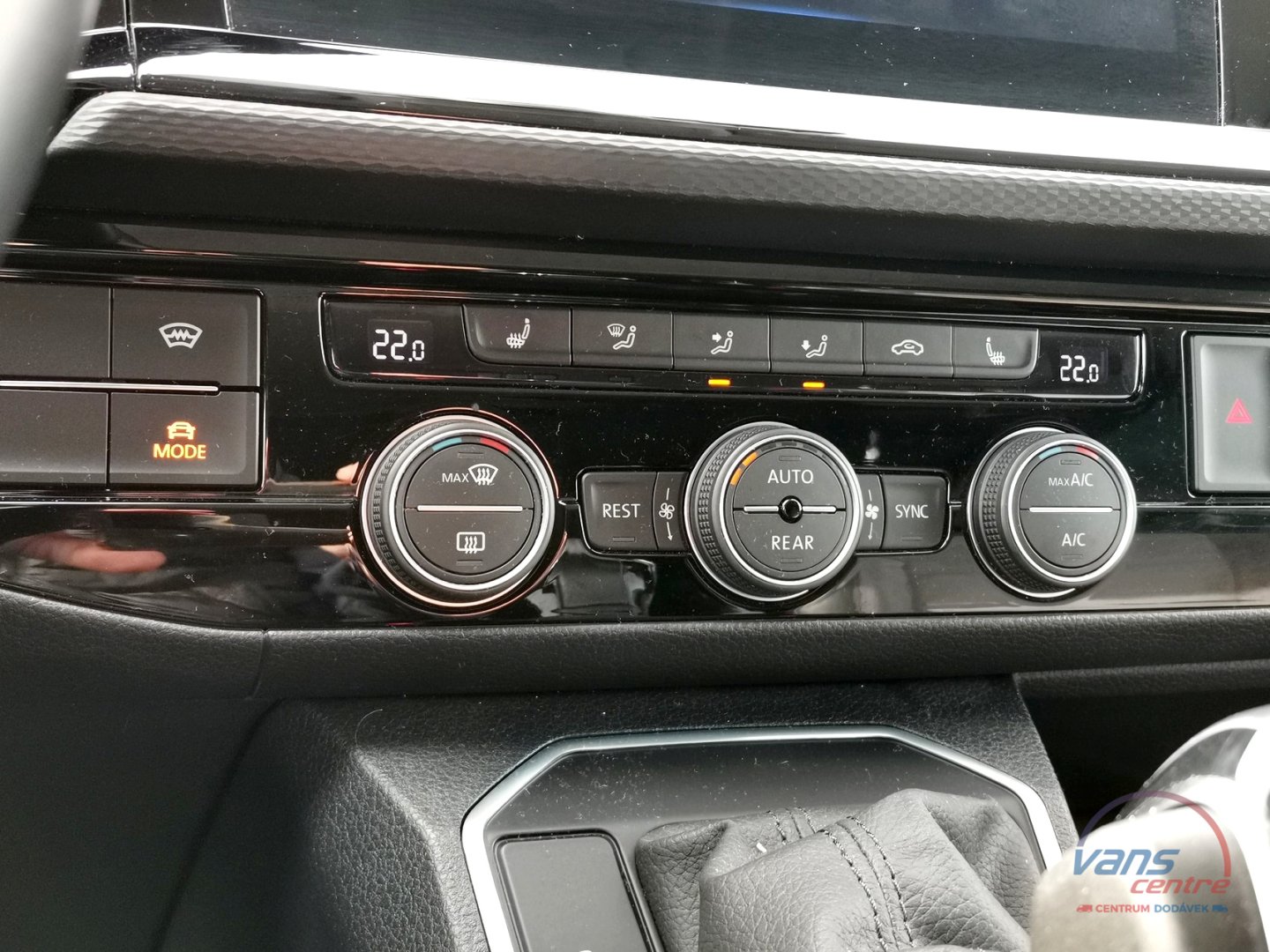 Volkswagen MULTIVAN 2.0TDI/150KW DSG/ 4 MOTION/ HIGHLINE/ ZÁRUKA