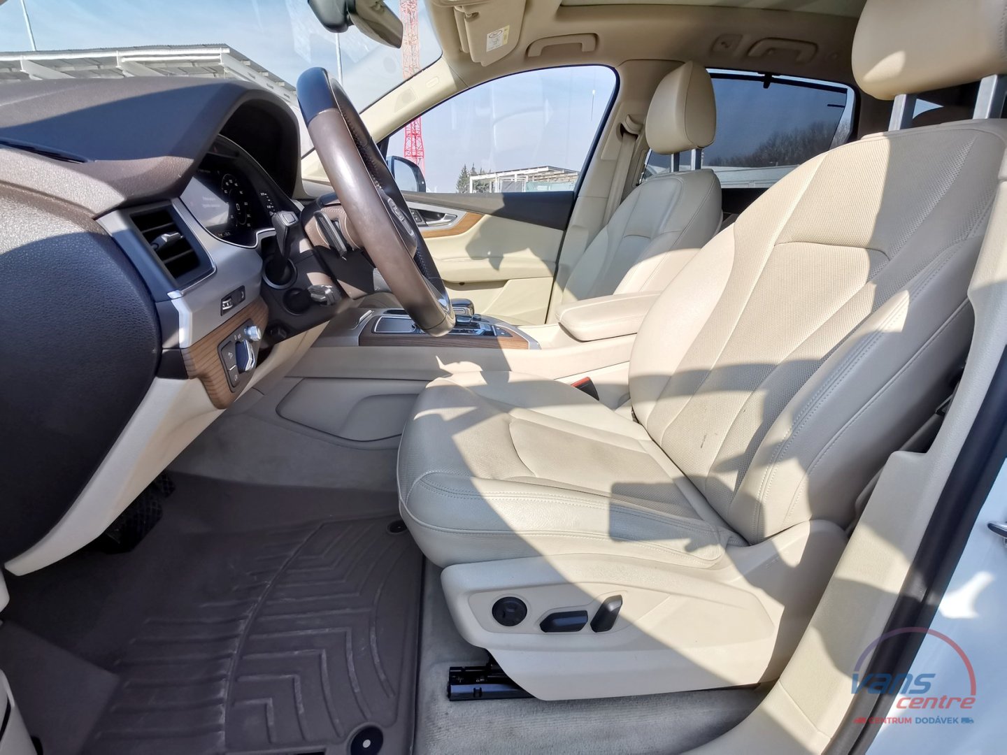 Audi Q7 3.0TDI DSG/ 7 MÍST/ NEZ.TOPENÍ/ PANORAMA/ TAŽNÉ