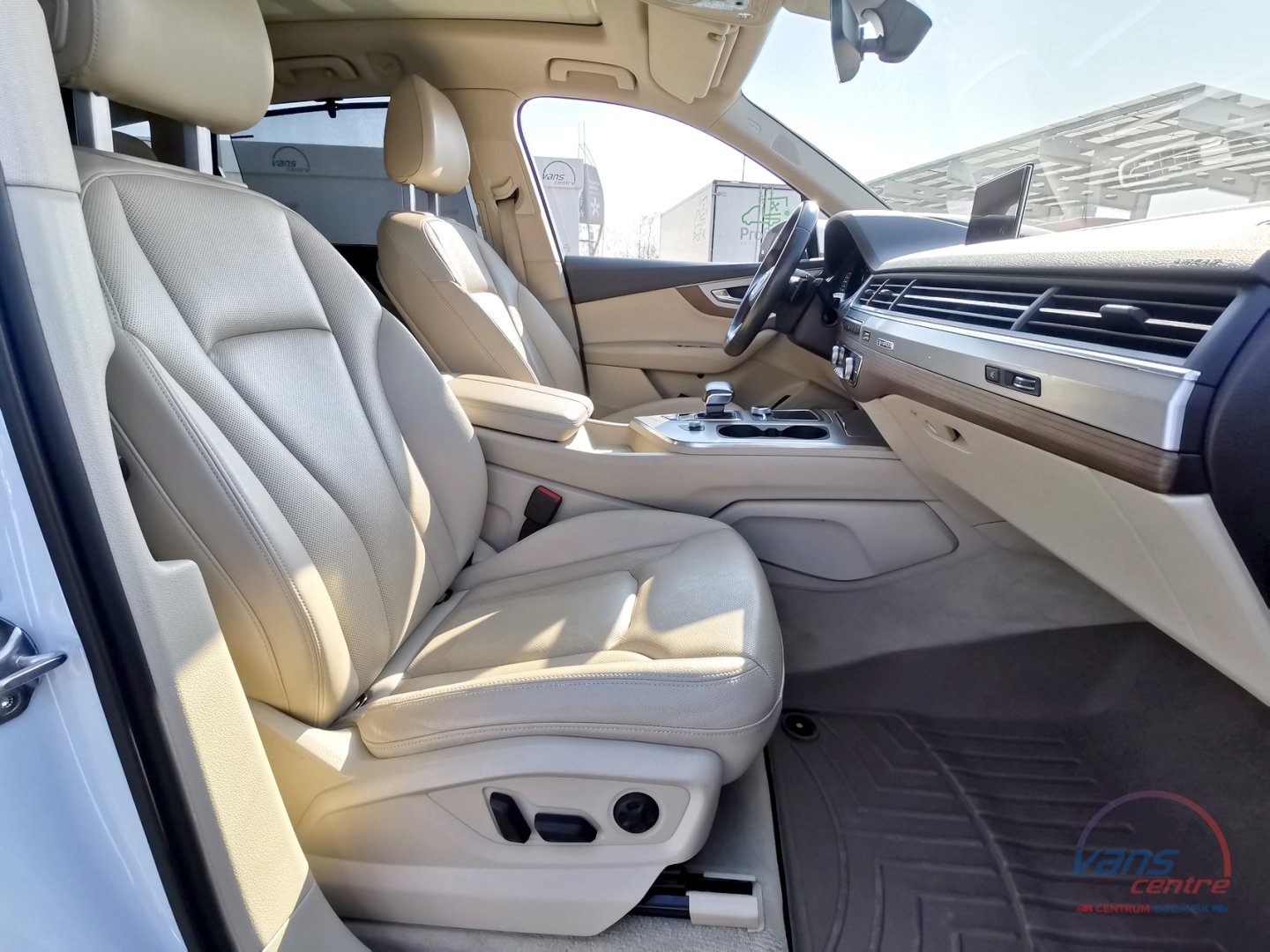 Audi Q7 3.0TDI DSG/ 7 MÍST/ NEZ.TOPENÍ/ PANORAMA/ TAŽNÉ