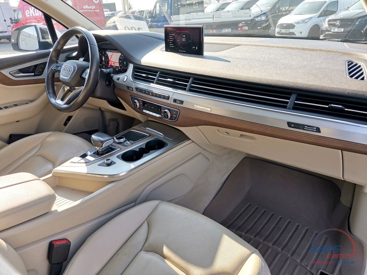 Audi Q7 3.0TDI DSG/ 7 MÍST/ NEZ.TOPENÍ/ PANORAMA/ TAŽNÉ