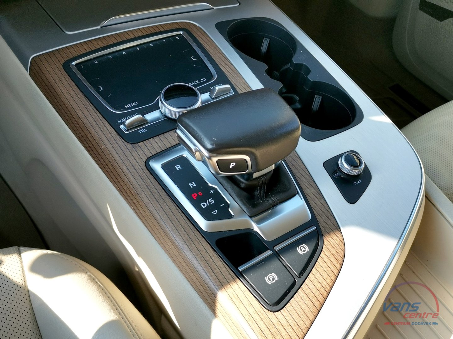 Audi Q7 3.0TDI DSG/ 7 MÍST/ NEZ.TOPENÍ/ PANORAMA/ TAŽNÉ