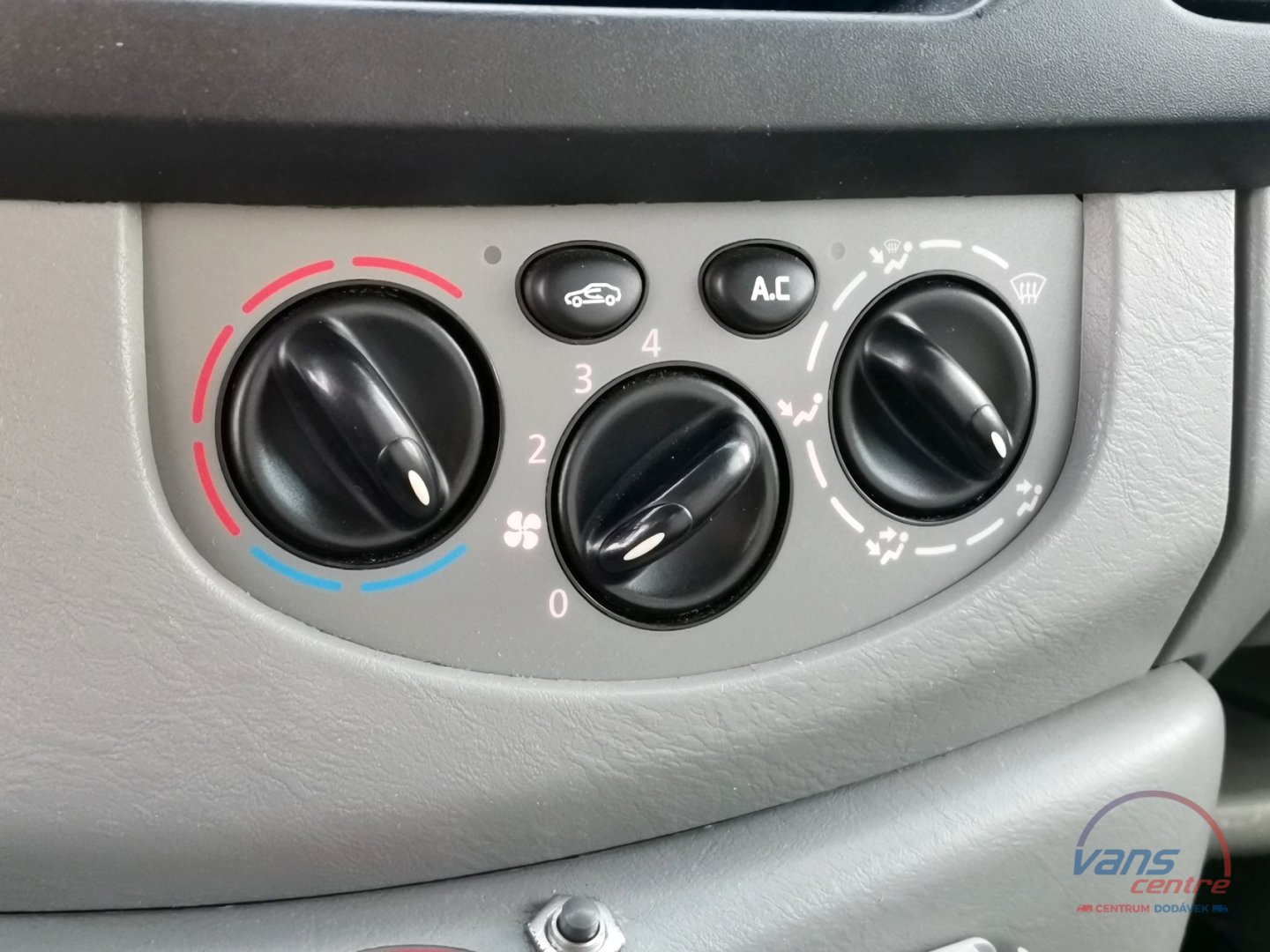 Renault TRAFIC 2.5DCI/99KW L1H1 7 MÍST/ GENERATION/ TAŽNÉ