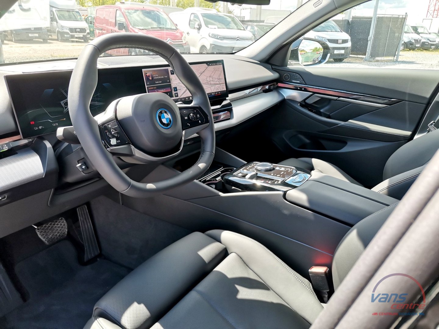 BMW I5 XDRIVE40 / HARMAN KARDON/ TAŽNÉ/ ZÁRUKA 