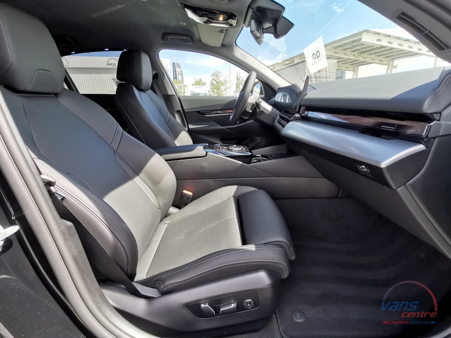 BMW I5 XDRIVE40 / HARMAN KARDON/ TAŽNÉ/ ZÁRUKA 