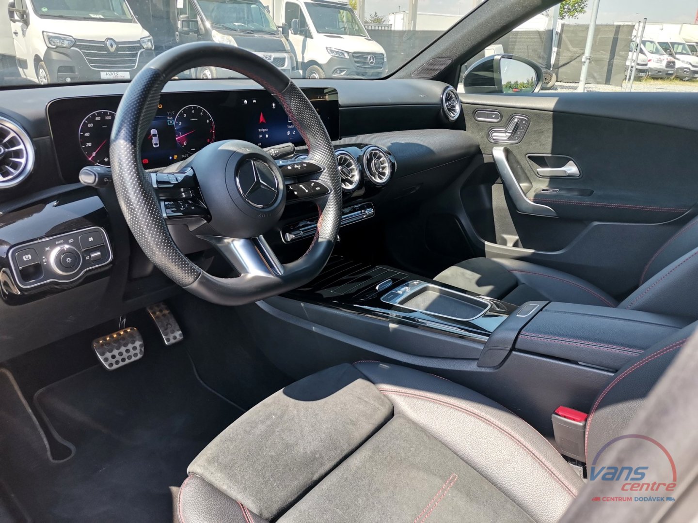 Mercedes-Benz A 180 SEDAN/ AMG-LINE/ NIGHT/ KEYLESS