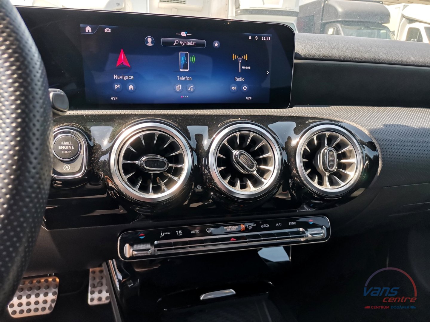 Mercedes-Benz A 180 SEDAN/ AMG-LINE/ NIGHT/ KEYLESS
