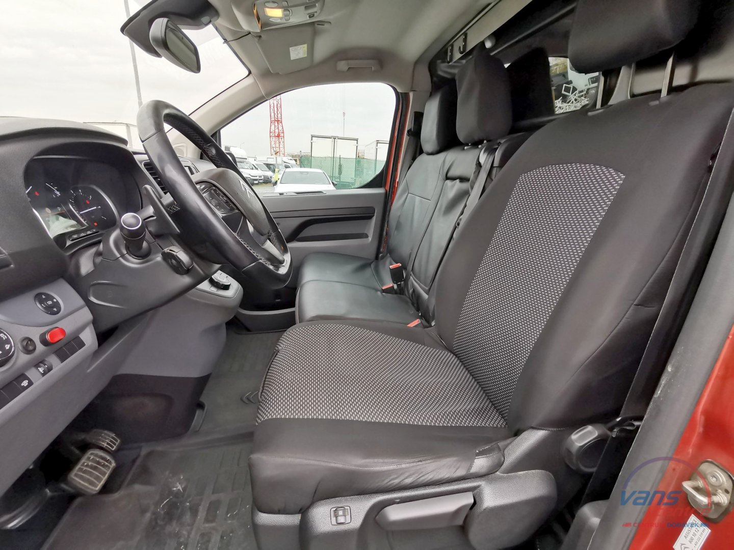 Citroën JUMPY 2.0HDI/130KW AT/ L3H1/ HUD/ TAŽNÉ/ ČR 