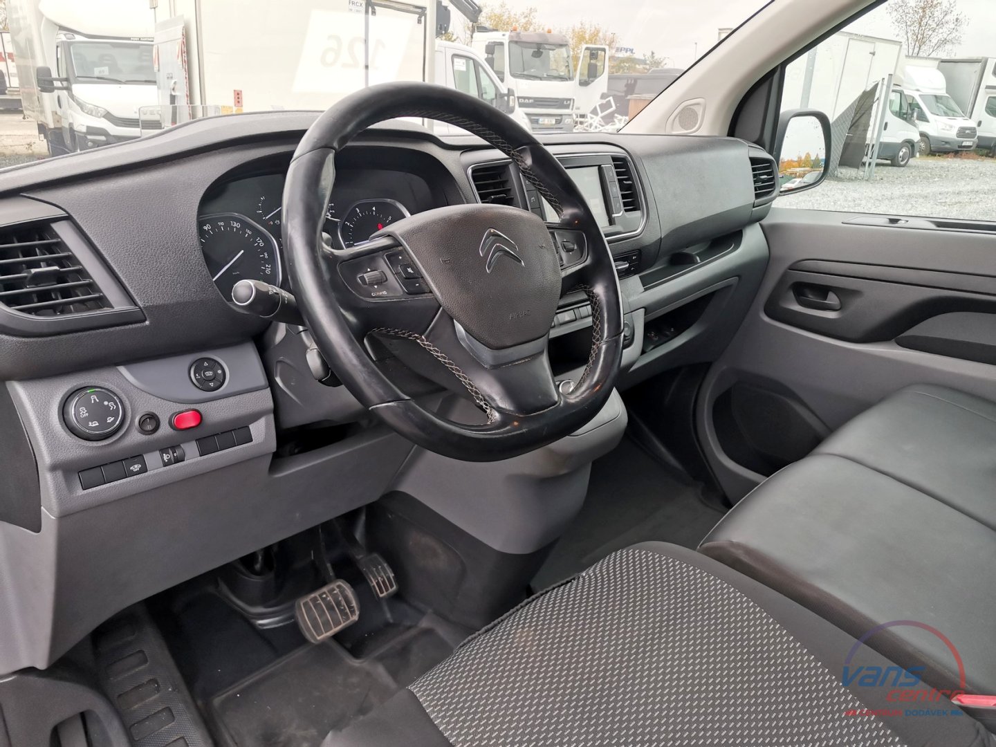 Citroën JUMPY 2.0HDI/130KW AT/ L3H1/ HUD/ TAŽNÉ/ ČR 