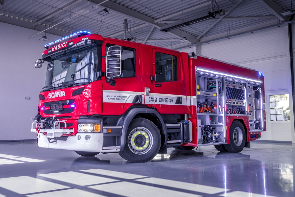 Pražští hasiči operují s desítkou nových vozů Scania