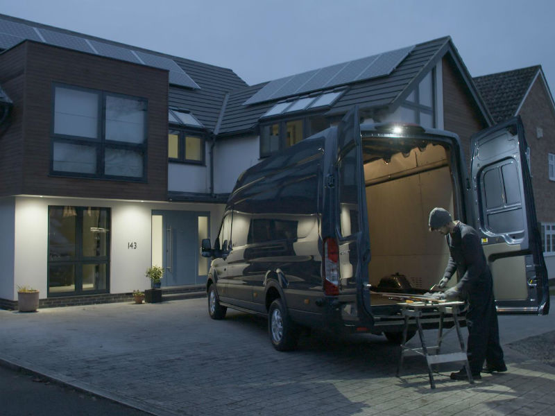 Ford Transit přichází s řešením pro práci při krátkých zimních dnech